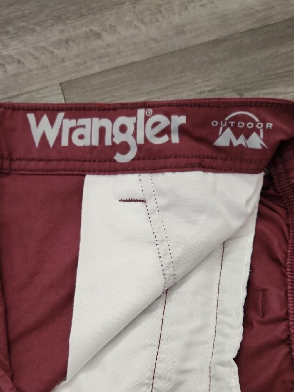 Wrangler Outdoors Flat Front Shorts 4 Pocket D-Ring Maroon Mens Size 34 - Picture 2 of 15